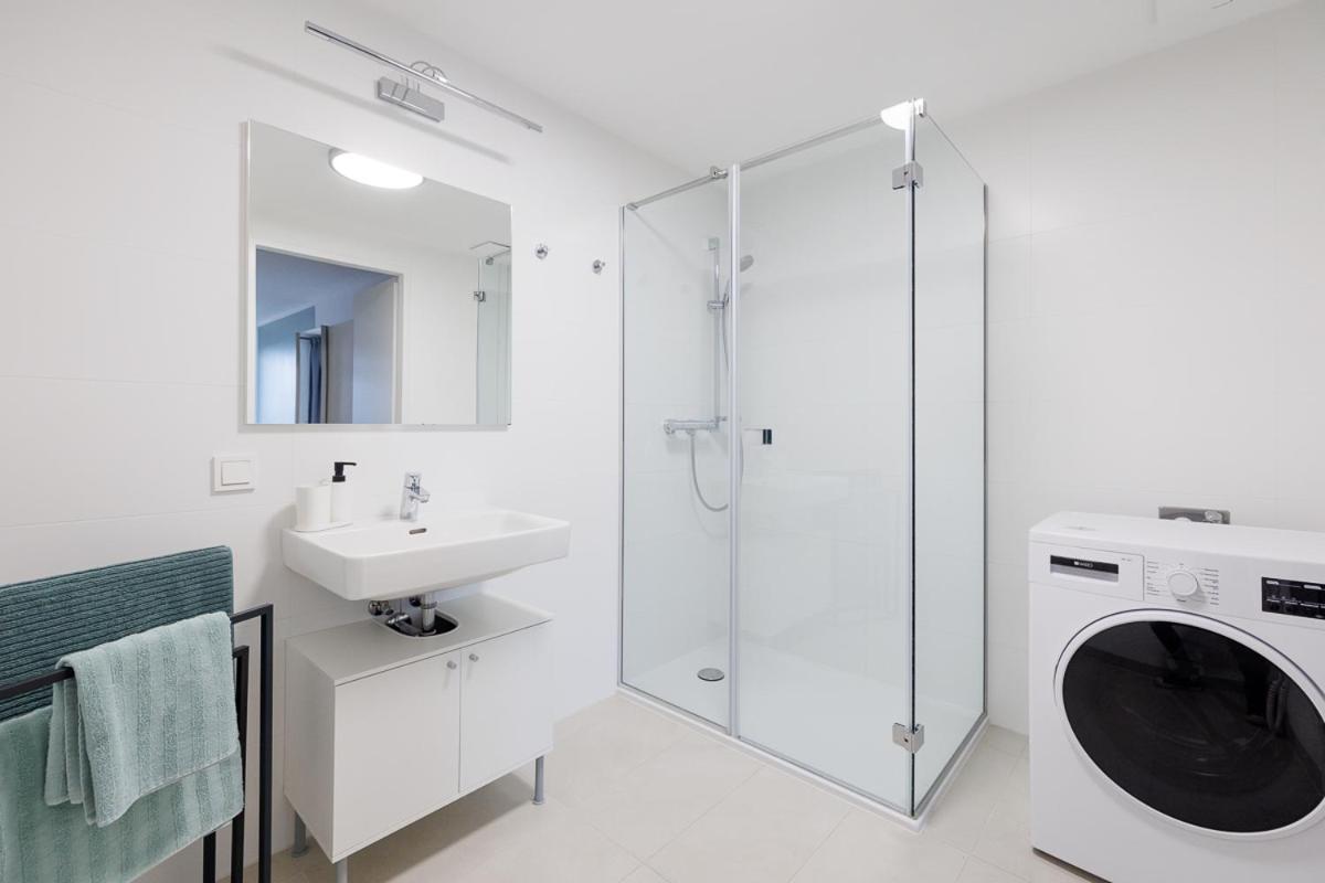 Lovely Apartment In Marina Tower - 10Min To City Center Βιέννη Εξωτερικό φωτογραφία