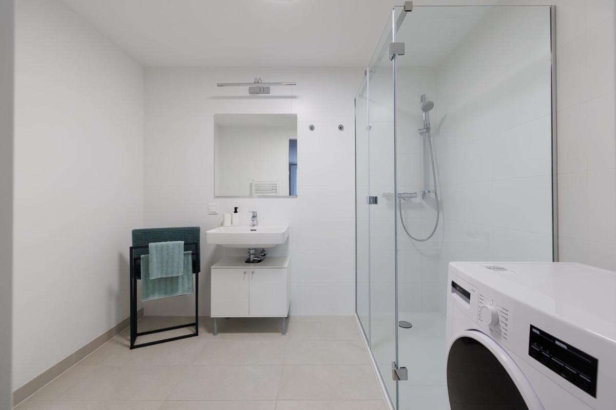 Lovely Apartment In Marina Tower - 10Min To City Center Βιέννη Εξωτερικό φωτογραφία
