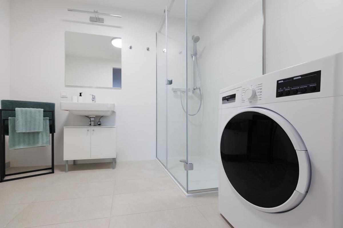 Lovely Apartment In Marina Tower - 10Min To City Center Βιέννη Εξωτερικό φωτογραφία